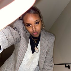 Meet your Posher, Nadra